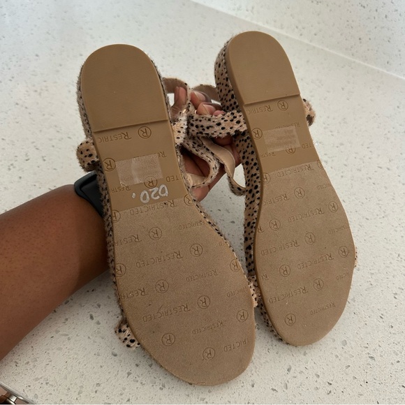 New Restricted Faux Fur Animal Print Sport Flat Sandals Comfortable Snap Close 9 - Picture 5 of 7